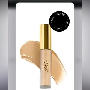 MISCHO BEAUTY liquid eyeshadow in IJAMA